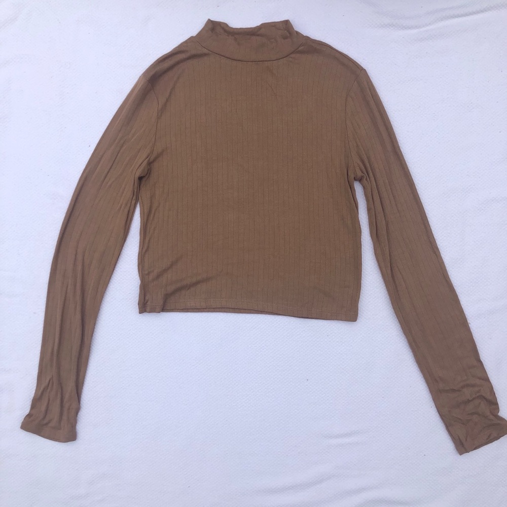 Forever 21 cropped mock neck shirt